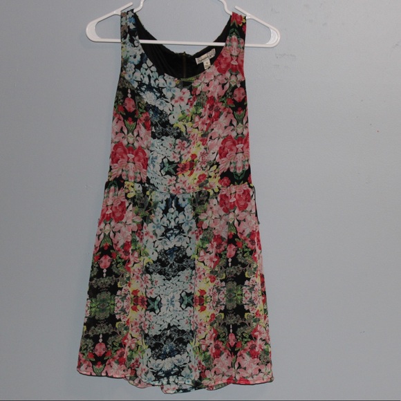 Speechless Dresses & Skirts - Speechless Floral Dress